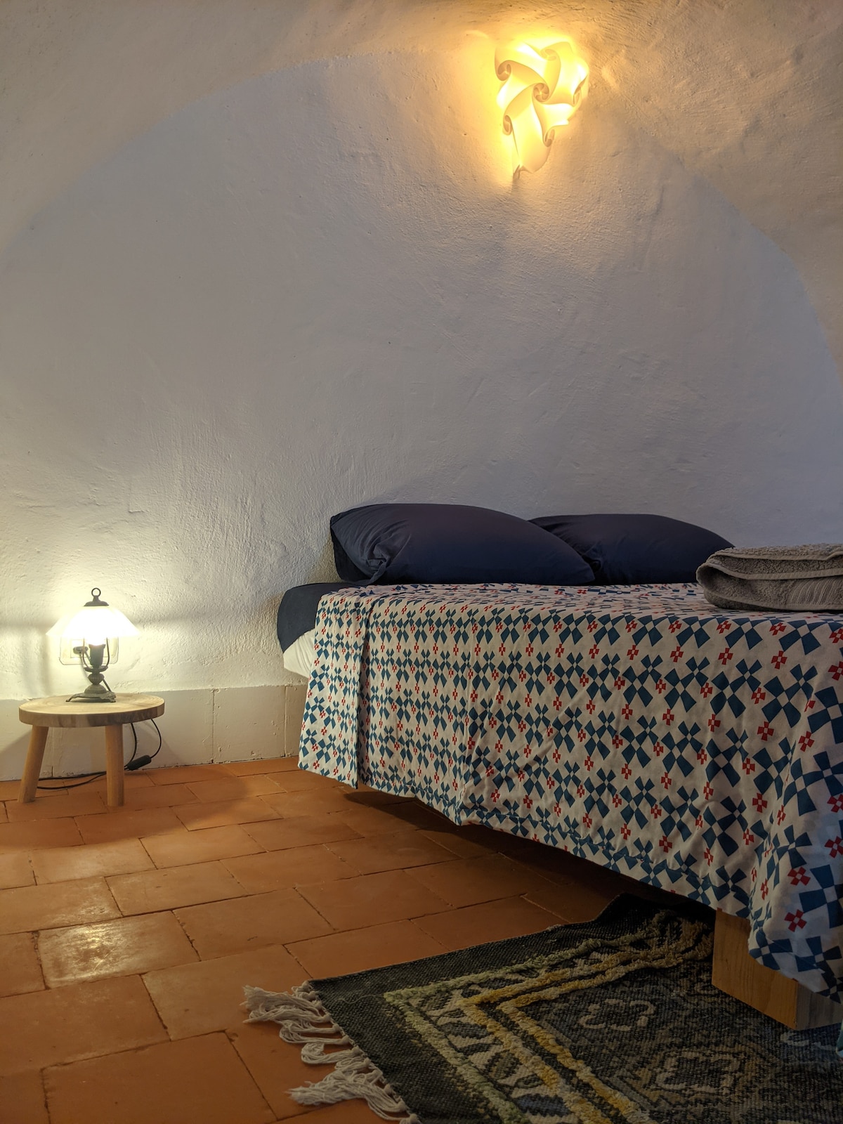 Arched Room handmade rugs at A-Hatser Rosh Pinna